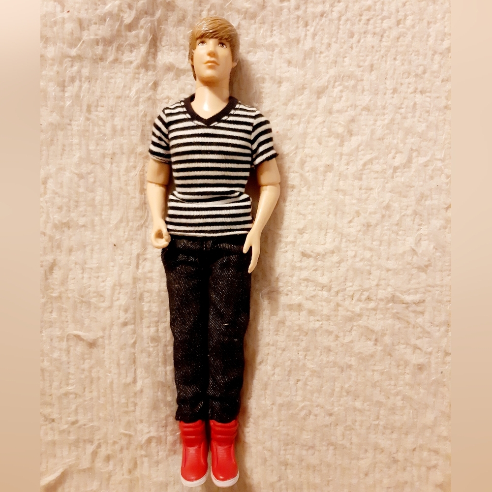2010 Justin Bieber Doll Hot Sneakers JB Style Collection Bravado